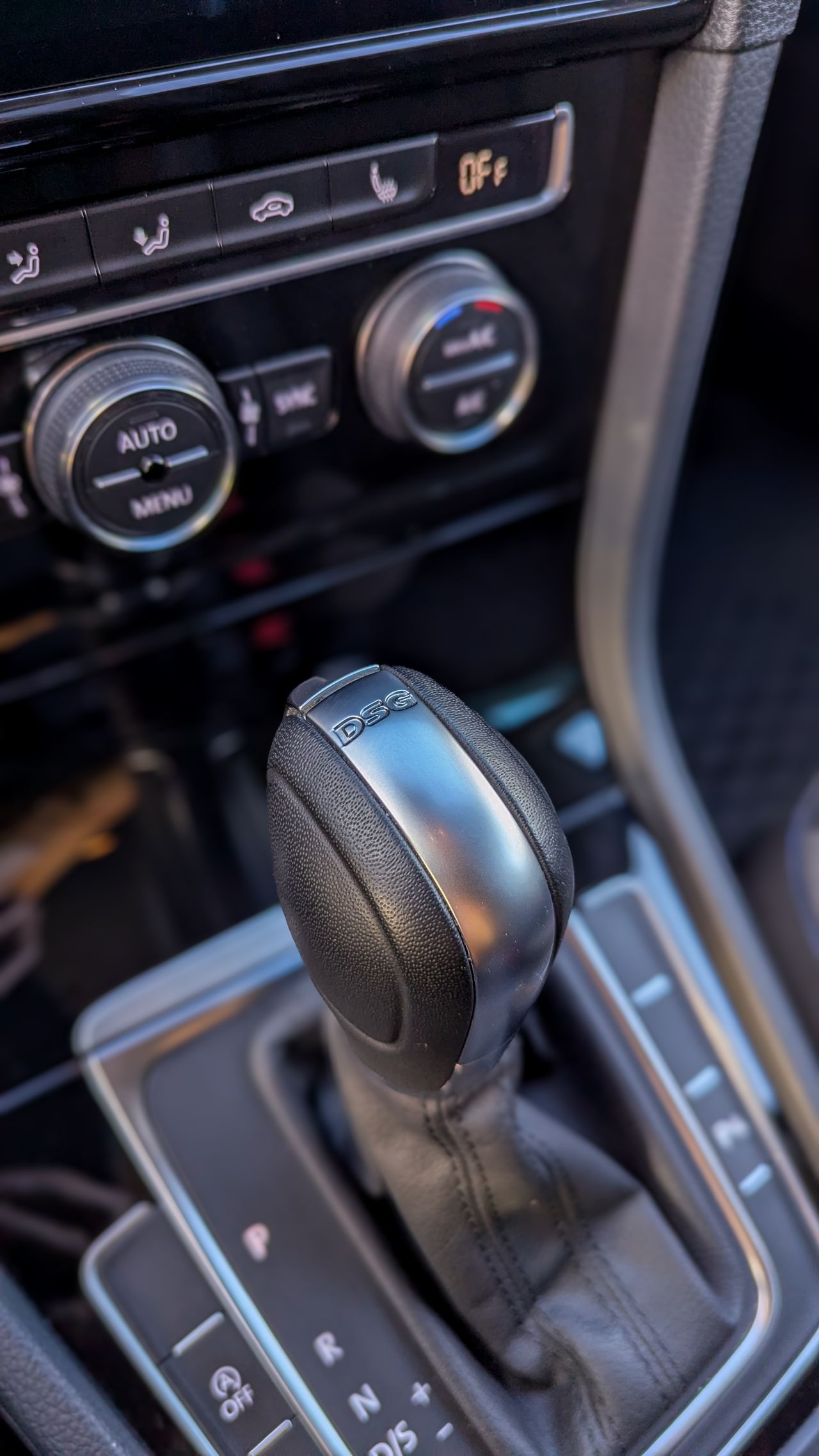 Notranja slika - VW Golf - 1,0 TSI BMT Trendline - 14