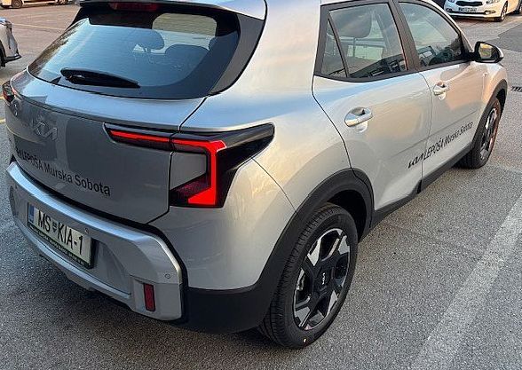 Zunanja slika - KIA Stonic - 1.0 T-GDi 73.6 kW  100 KM  LX Life M T - 3