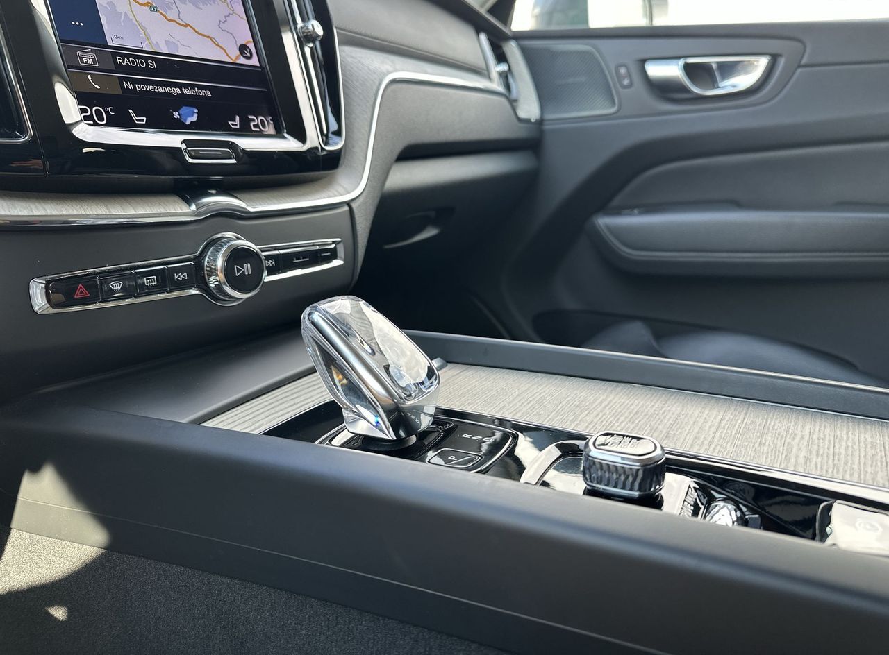 Zunanja slika - Volvo XC60 - B4 D AUT Inscription AWD - 12