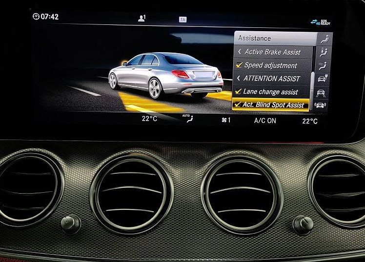 Zunanja slika - Mercedes-Benz E-Razred - LIMO-300-de-2X-AMG-LINE-WIDESCREN-360-KAM-LED-ACC- - 14