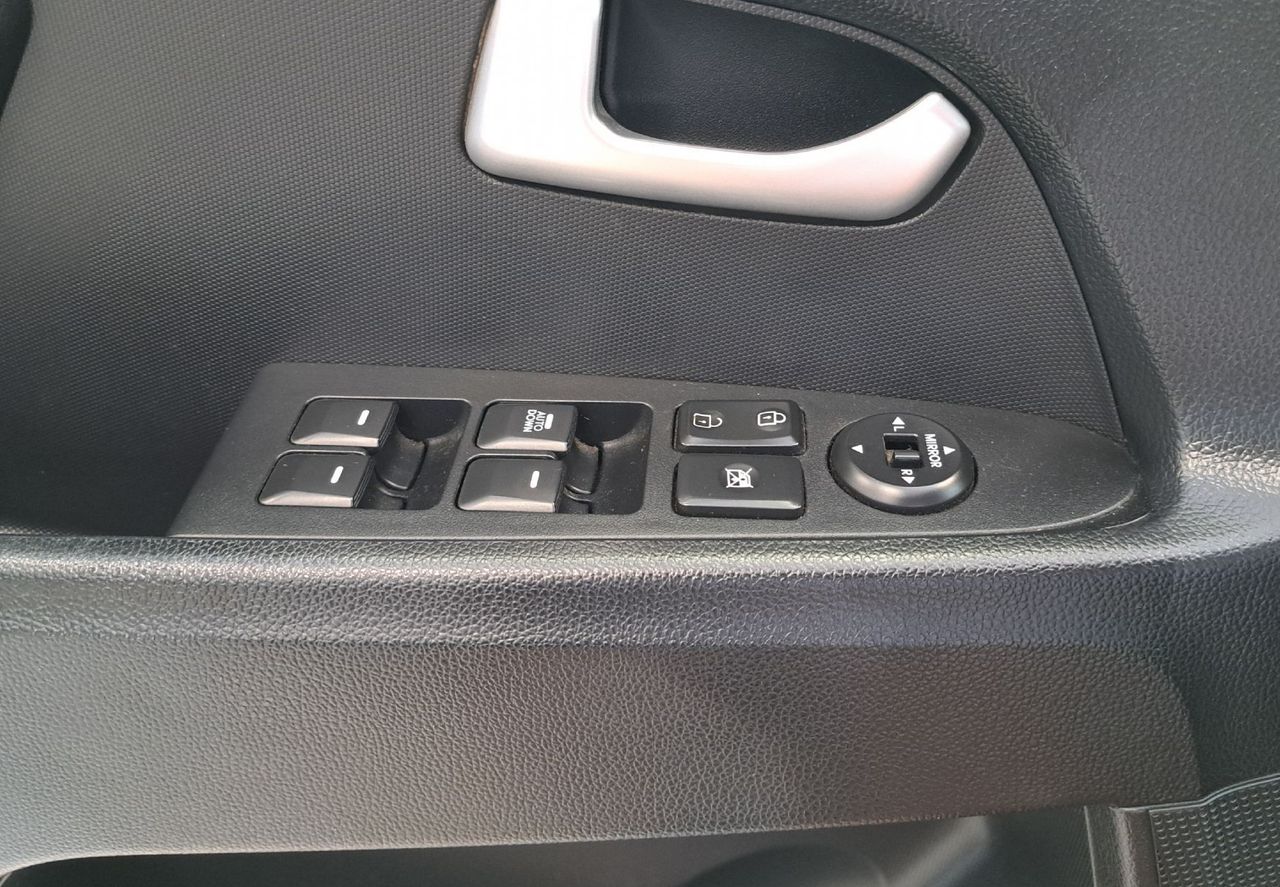 Zunanja slika - KIA Sportage - 2.0 bencinski 120kW Urban-HITRI KREDIT-ODLIČEN- - 13