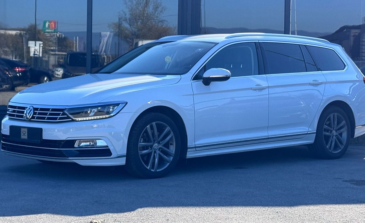 Zunanja slika - VW Passat - Variant 2.0TDI R line BT Navi Kljuka LED Alu Gretjesed x4 - 4