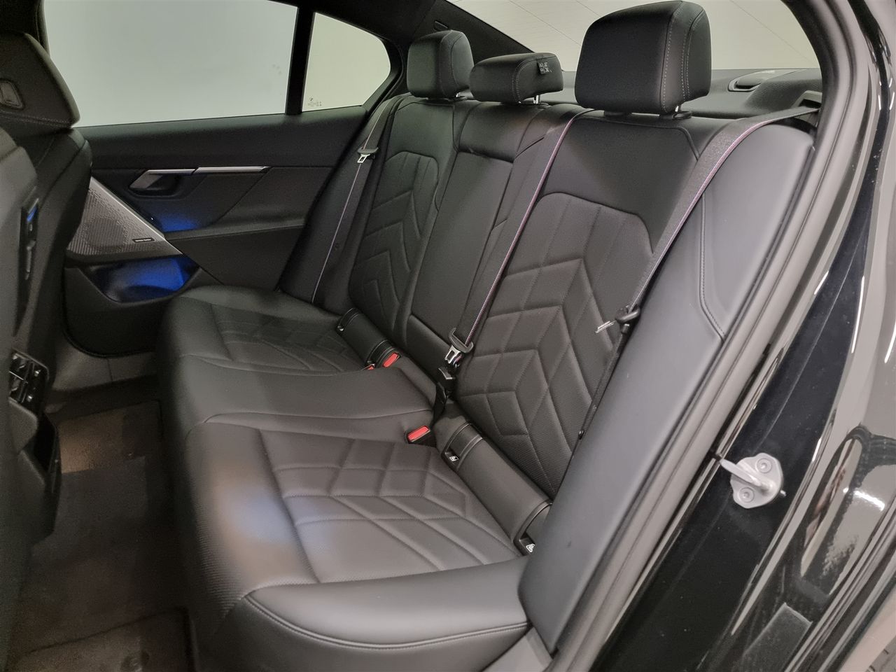 Zunanja slika - BMW i5 - M60 xDrive Limuzina - 12