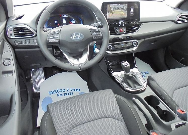 Zunanja slika - Hyundai i30 Wagon - 1.5 MPI 96 STYLE°16ALU˘Winter°RAC°rg° ZALOGA ° - 7