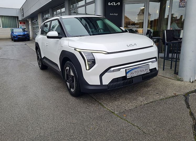 Zunanja slika - KIA EV3 - 58.3 kWh baterija. 150 kW Star - 2