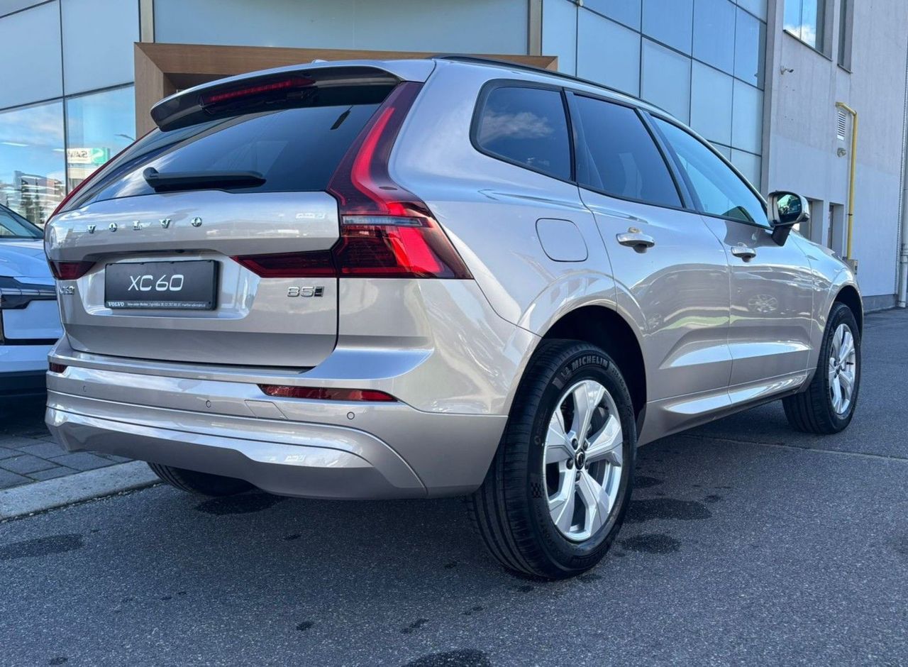 Zunanja slika - Volvo XC60 - B5P Core AT AWD 3 leta garancije + 3 servisi - 4