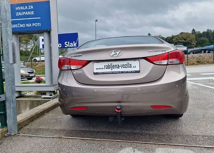 Zunanja slika - Hyundai Elantra - 1.6 CVVT STYLE ZELO LEPO OHRANJENO VOZILO - 7