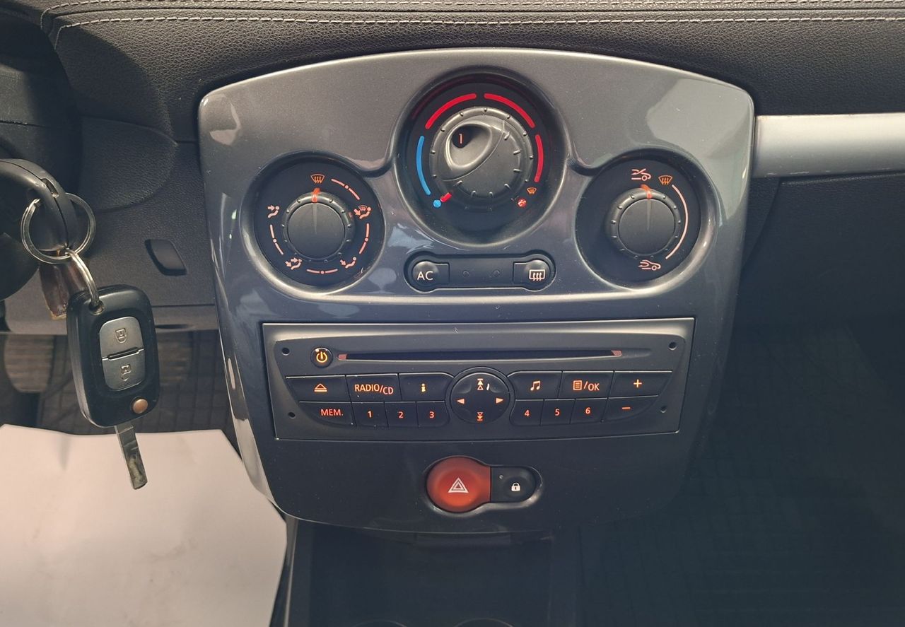 Zunanja slika - Renault Clio - Authentique 1.2 16V 5v-HITRI KREDIT- - 10