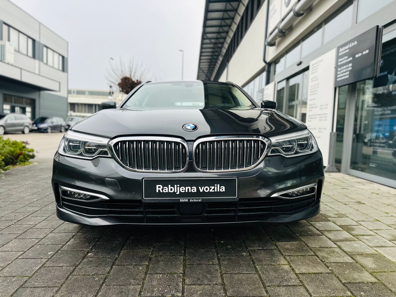 Zunanja slika - BMW serija 5 Touring - Serija 5 520d Luxury Line  I Head Up  I RADAR - 5