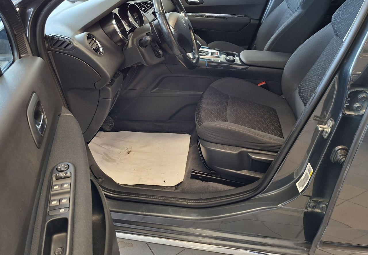 Zunanja slika - Peugeot 3008 - HYBRID 4X4-LED-NAVI-PDC-KLJUKA-HITRI KREDIT- - 14