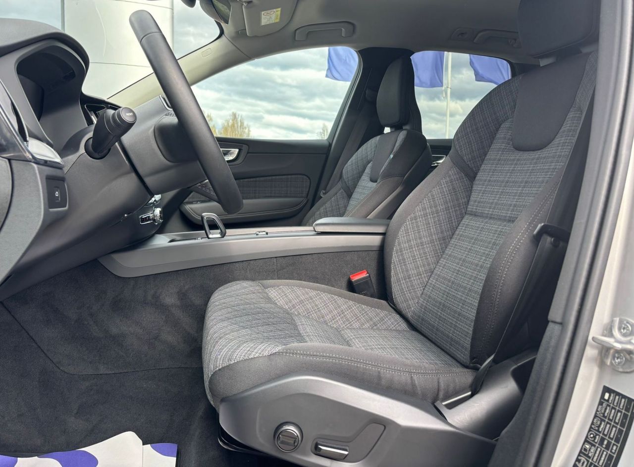 Zunanja slika - Volvo XC60 - B5P AWD Core KAMERA-ACC-KEYLESS - 6