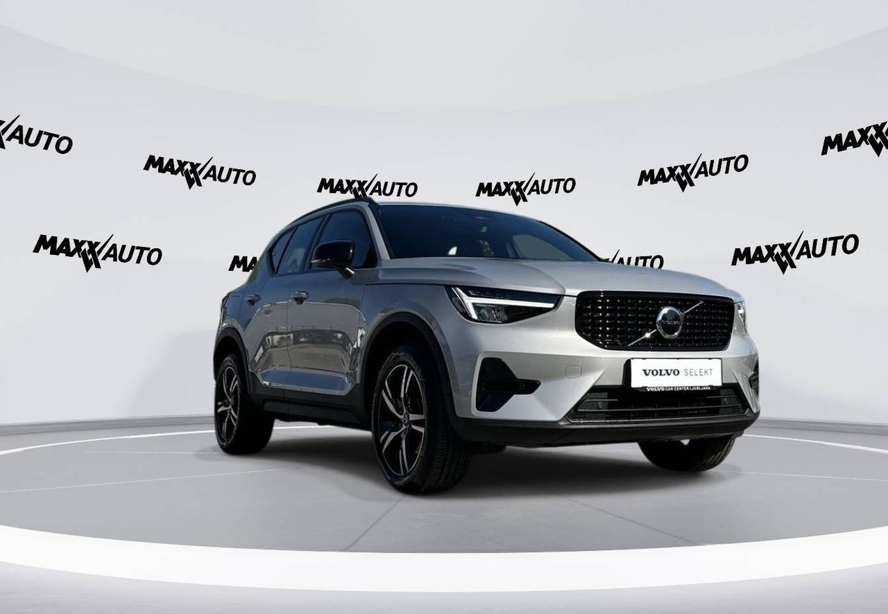 Zunanja slika - Volvo XC40 - B3P Plus Dark Avt - 2