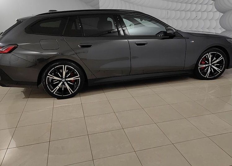 Zunanja slika - BMW Serija 5 - Touring: 540d-XD-M-PAKET-ICONIC-PANO-HLA-SE-360-KAM-ACC- - 2