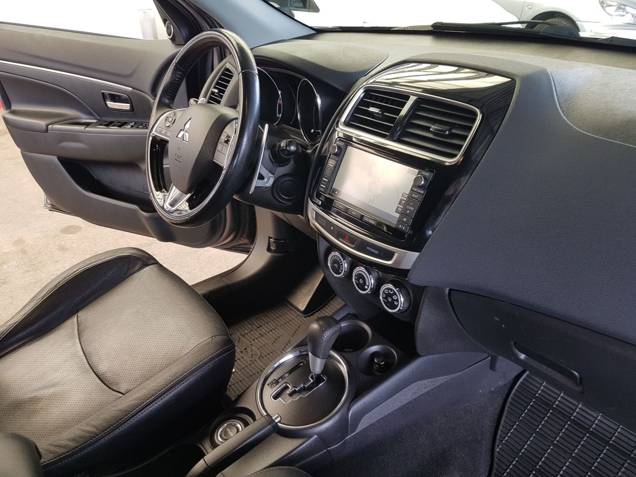 Zunanja slika - Mitsubishi ASX - 2.2 DID HP 4WD AUT. - 10