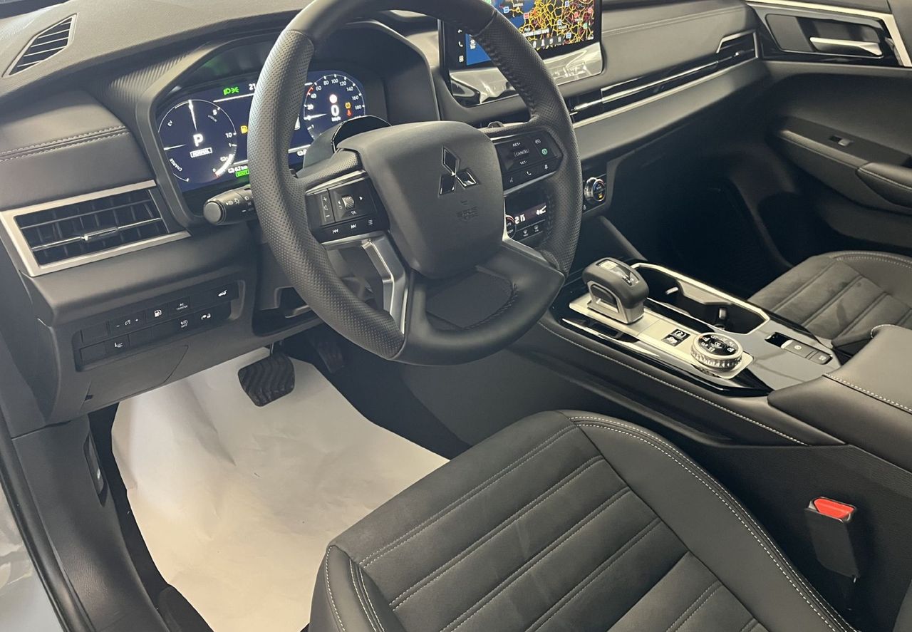 Zunanja slika - Mitsubishi Outlander - 2.4 PHEV Intense Auto - 7.000 EUR AKCIJA - - 7
