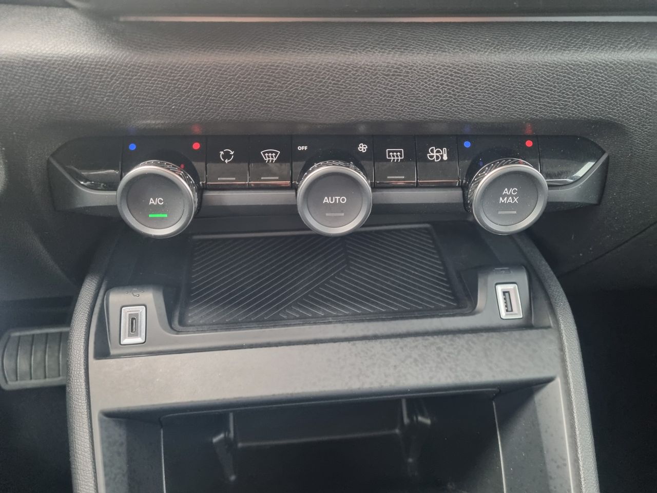 Zunanja slika - Citroën C4 - 1.2 PURETECH MHEV - FACELIFT - SAMO 20.502KM - 20