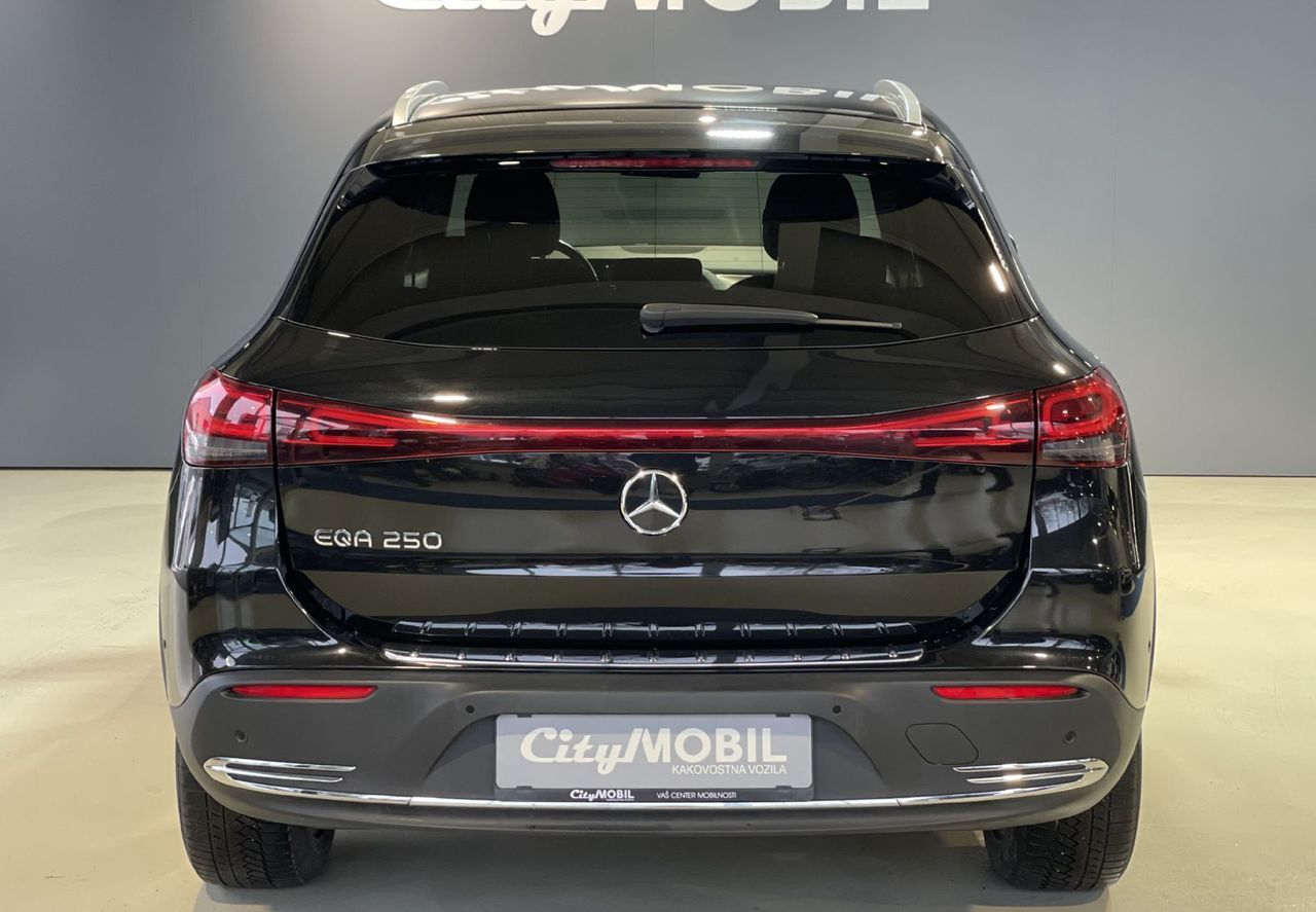 Zunanja slika - Mercedes-Benz EQA - NAVIGACIJA-TEMPOMAT-AMBIENT-GRETJE SEDEŽEV-KAMERA - 6