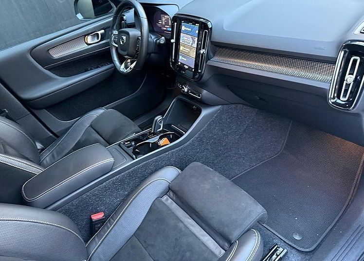 Zunanja slika - Volvo XC40 - BEV AWD R-DESIGN - 8