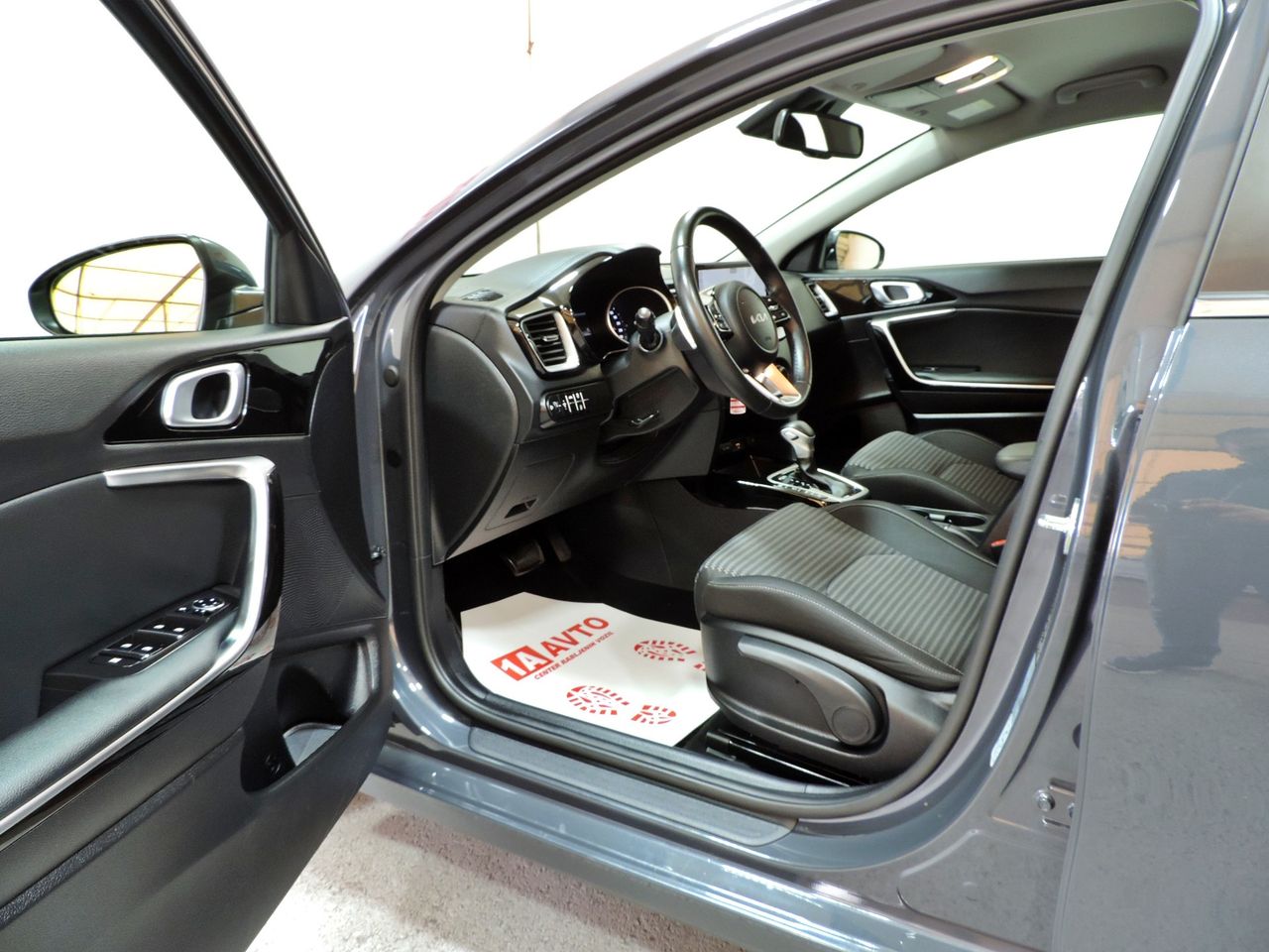 Zunanja slika - KIA Ceed - 1,6 CRDi MHEV  DCT - 9