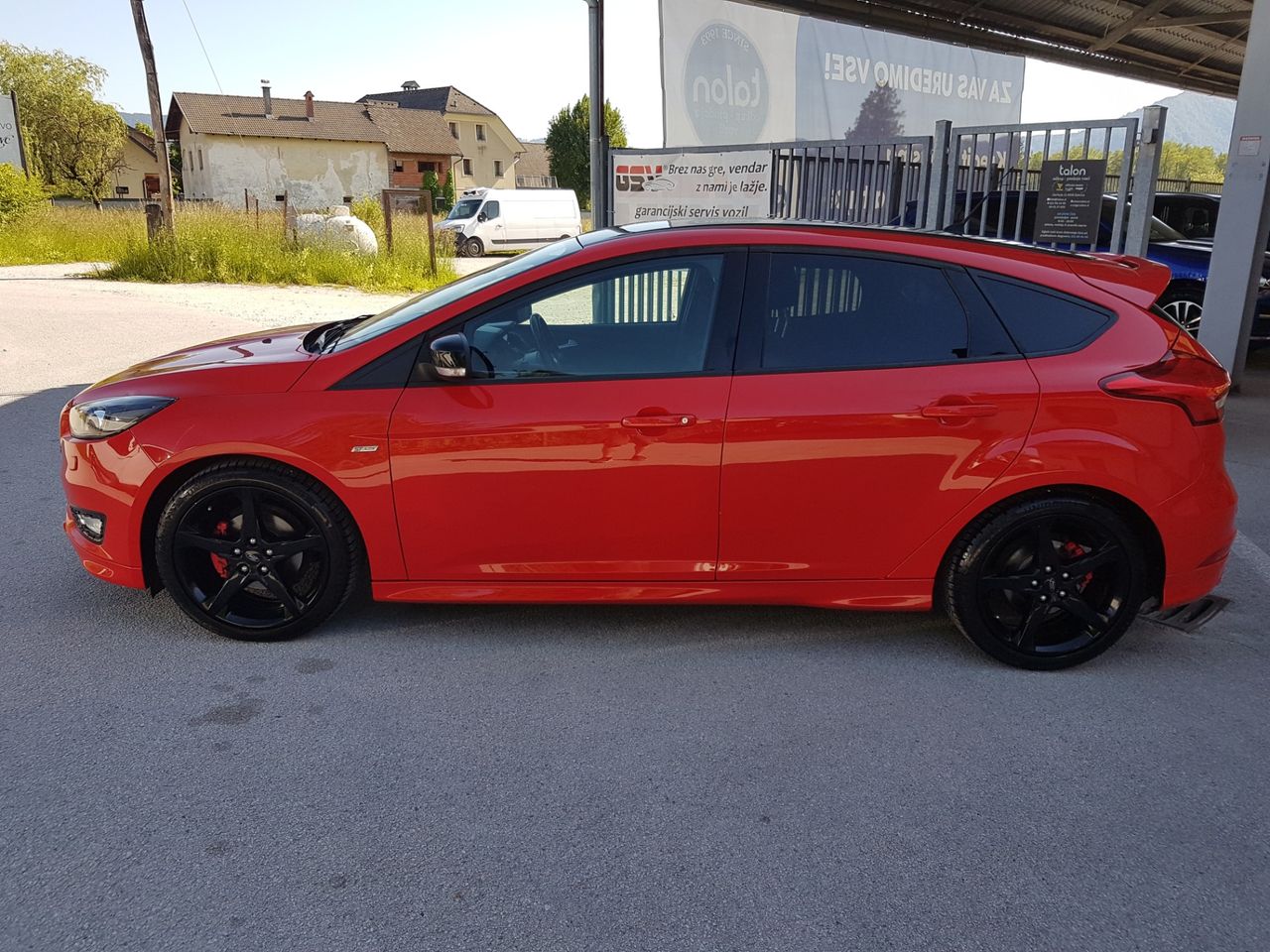 Zunanja slika - Ford Focus - 1,0 EcoBoost ST Line Red Black - 4