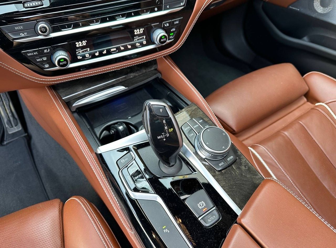 Zunanja slika - BMW Serija 5 - Touring: 530d M PAKET LED NAVI PDC KAMERA PANO RADAR TOP - 17