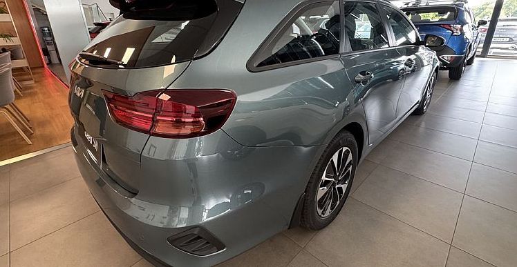 Zunanja slika - KIA Ceed - SW 1.5 T-GDi LX Champion M T - 3