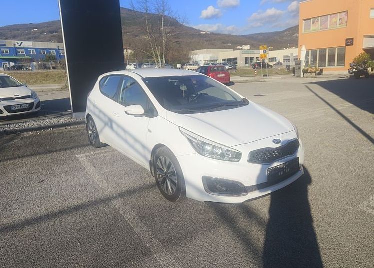 Zunanja slika - KIA Ceed - Benc. 1.4 CVVT LX Champion Navi 6M T - 7