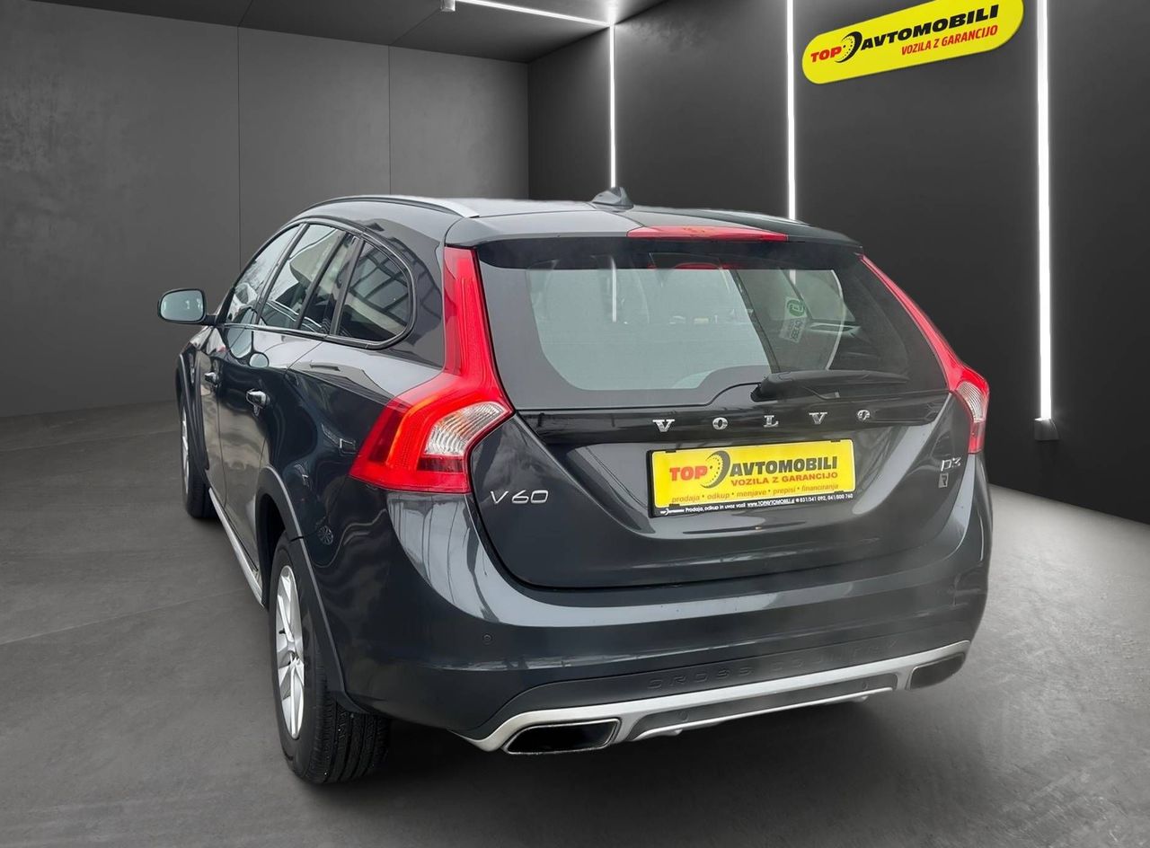 Zunanja slika - Volvo V60 Cross Country - D3 Cross Country 2.0 TD AUT. LED NAVI TEMP PDC - 6