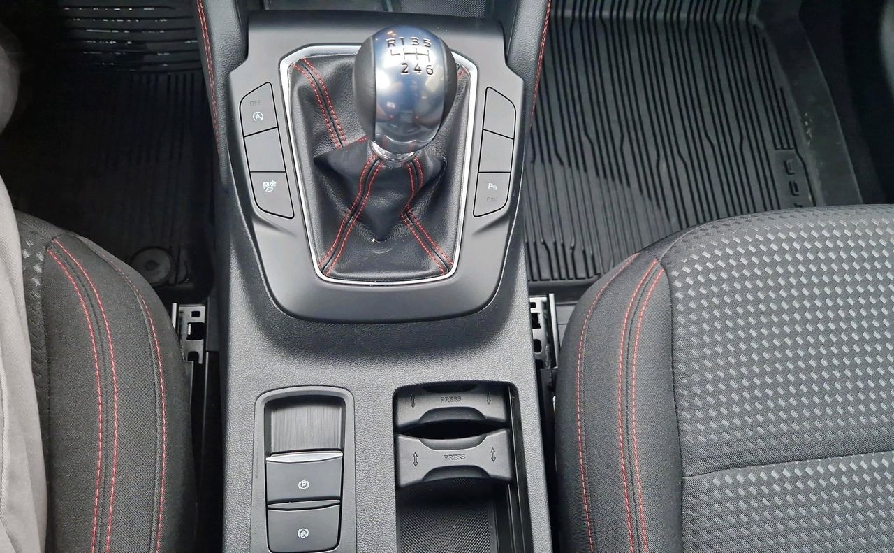 Zunanja slika - Ford Kuga - ST-LINE 1.5 EcoBoost-SLO-LED-NAVI-KAMERA-KEYLESS - 16