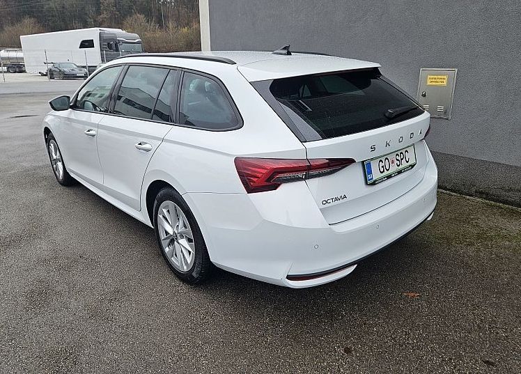 Zunanja slika - Škoda Octavia - COMBI 2.0 TDI Selection DSG 110 kW SLO-1.LASTNIK - 4