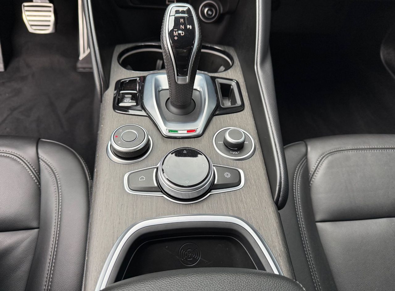 Zunanja slika - Alfa Romeo Giulia - 2.0 Turbo 280 Q4 Ti  - AVTOMATIK - SAMO 18.000KM - 14