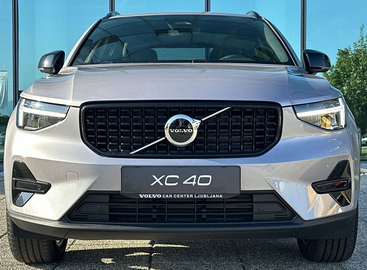 Zunanja slika - Volvo XC40 - B3 P Plus Dark AT DCT... - 2