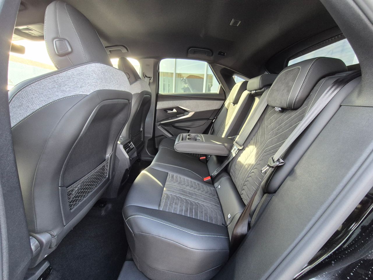 Zunanja slika - Peugeot 3008 - GT HIBRID 145 e-DCT6 €6.4 - NA ZALOGI - 6