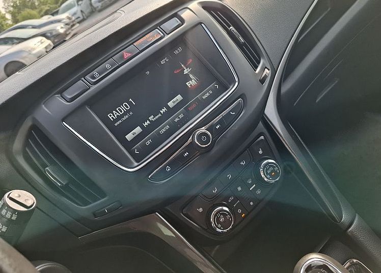 Zunanja slika - Opel Zafira - 1.4 TURBO 140KM - KPL SERVISNA ZGODOVINA - 11