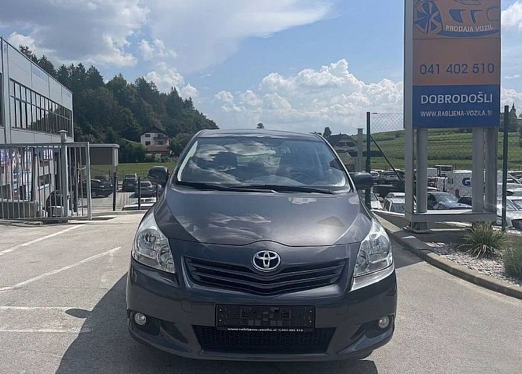 Zunanja slika - Toyota Verso - 2.0 D4-D Sol 7 sedežev REDNO SERVISIRAN... - 2