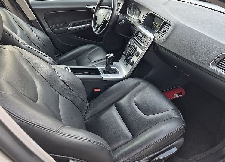 Zunanja slika - Volvo V60 Cross Country - D3 odličen avto po AKCIJSKI CENI   LEANPAY - 6