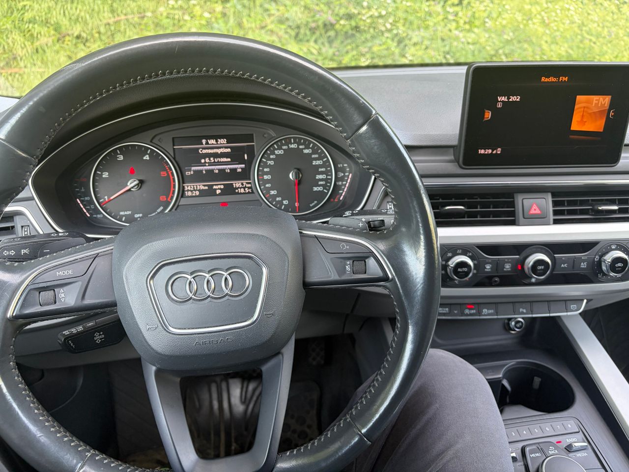 Notranja slika - Audi A4 - Avant 2,0 TDI (Basis) S tronic - 3