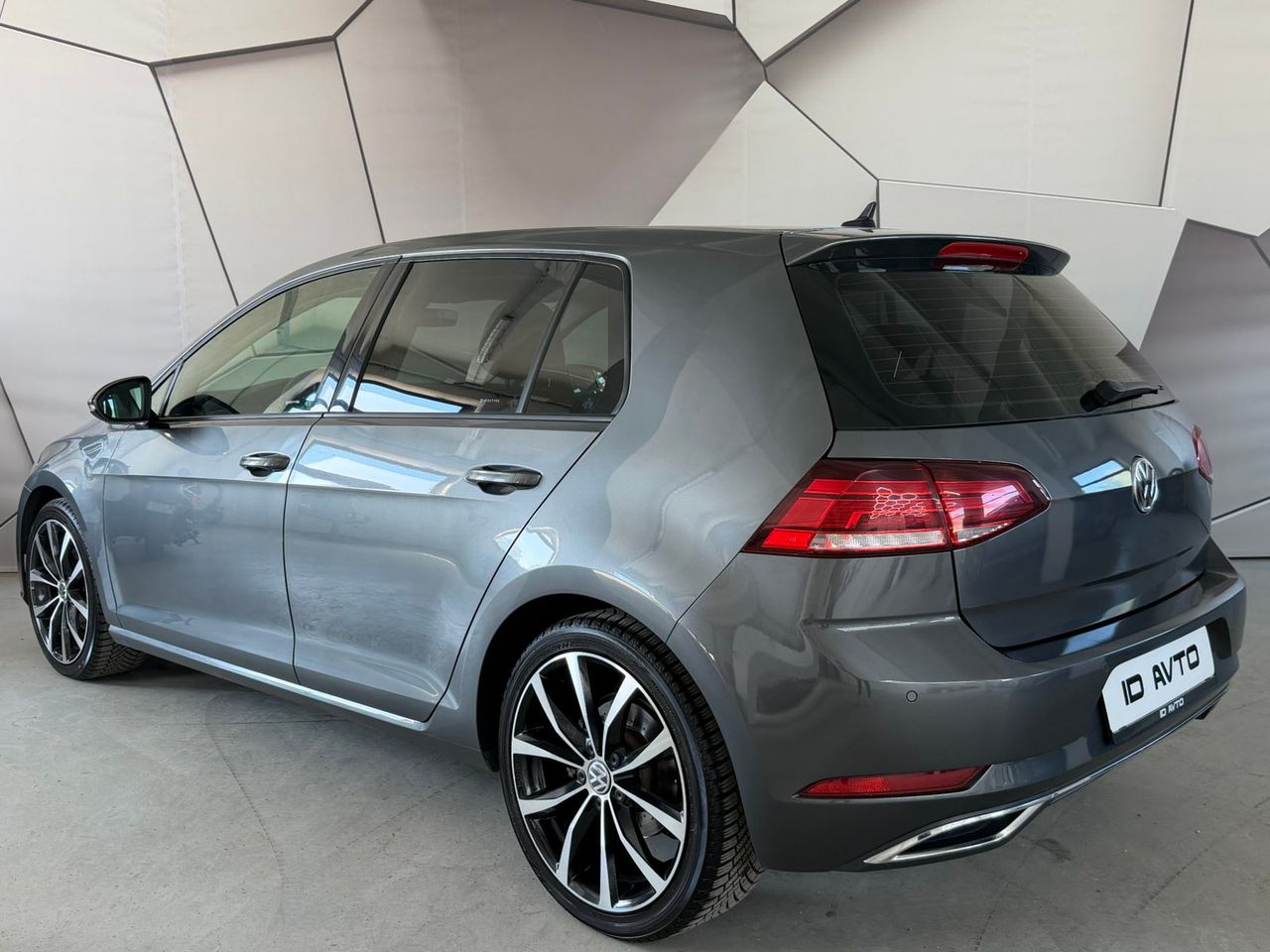 Zunanja slika - VW Golf - 2,0 TDI BMT 40 let - 3