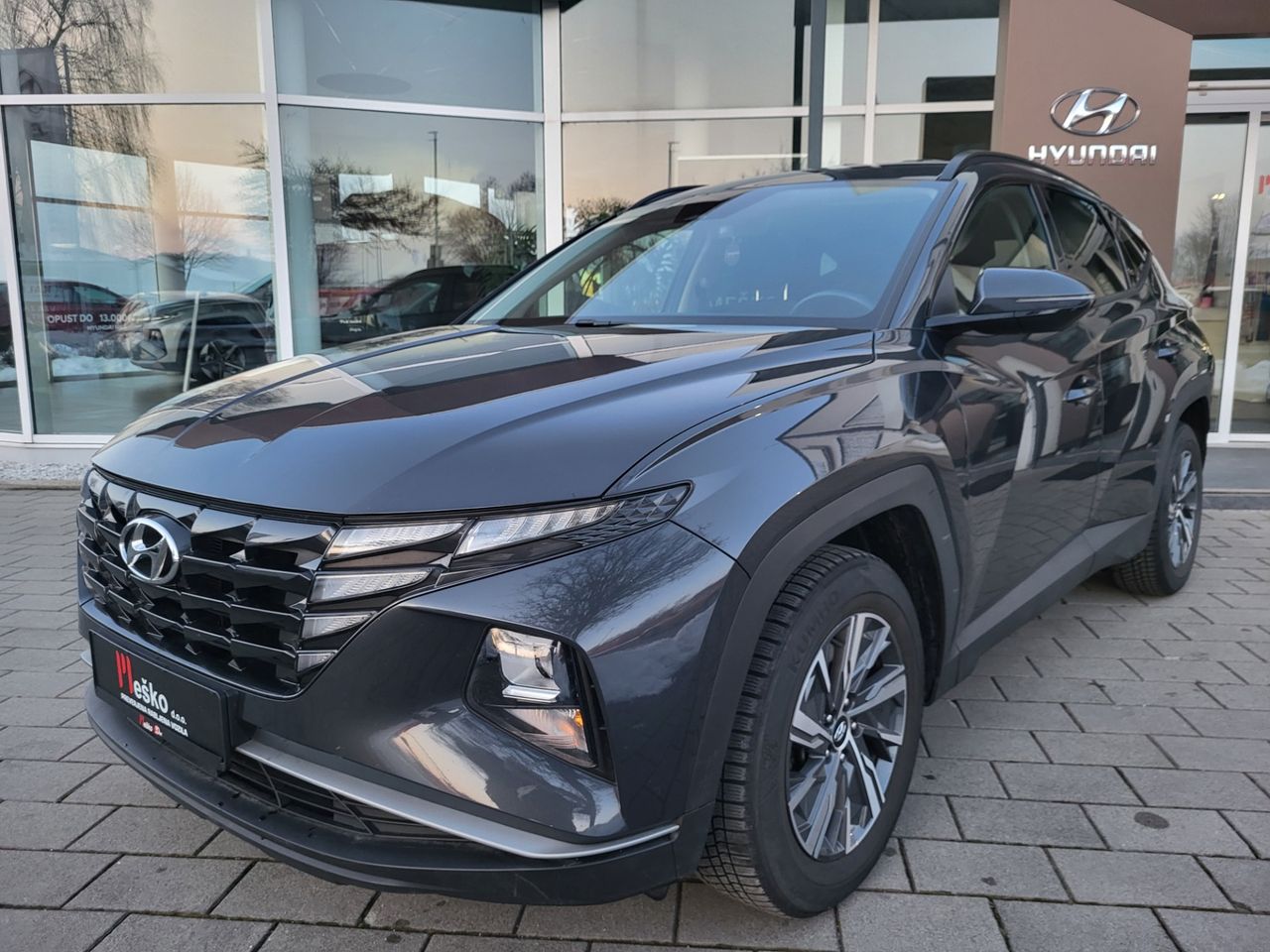 Zunanja slika - Hyundai Tucson - 1.6 T-GDI STYLE slo-1last-acc-alu-temp-pdc-kamera - 1