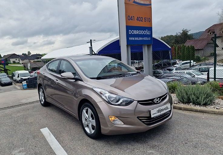 Zunanja slika - Hyundai Elantra - 1.6 CVVT STYLE ZELO LEPO OHRANJENO VOZILO... - 1