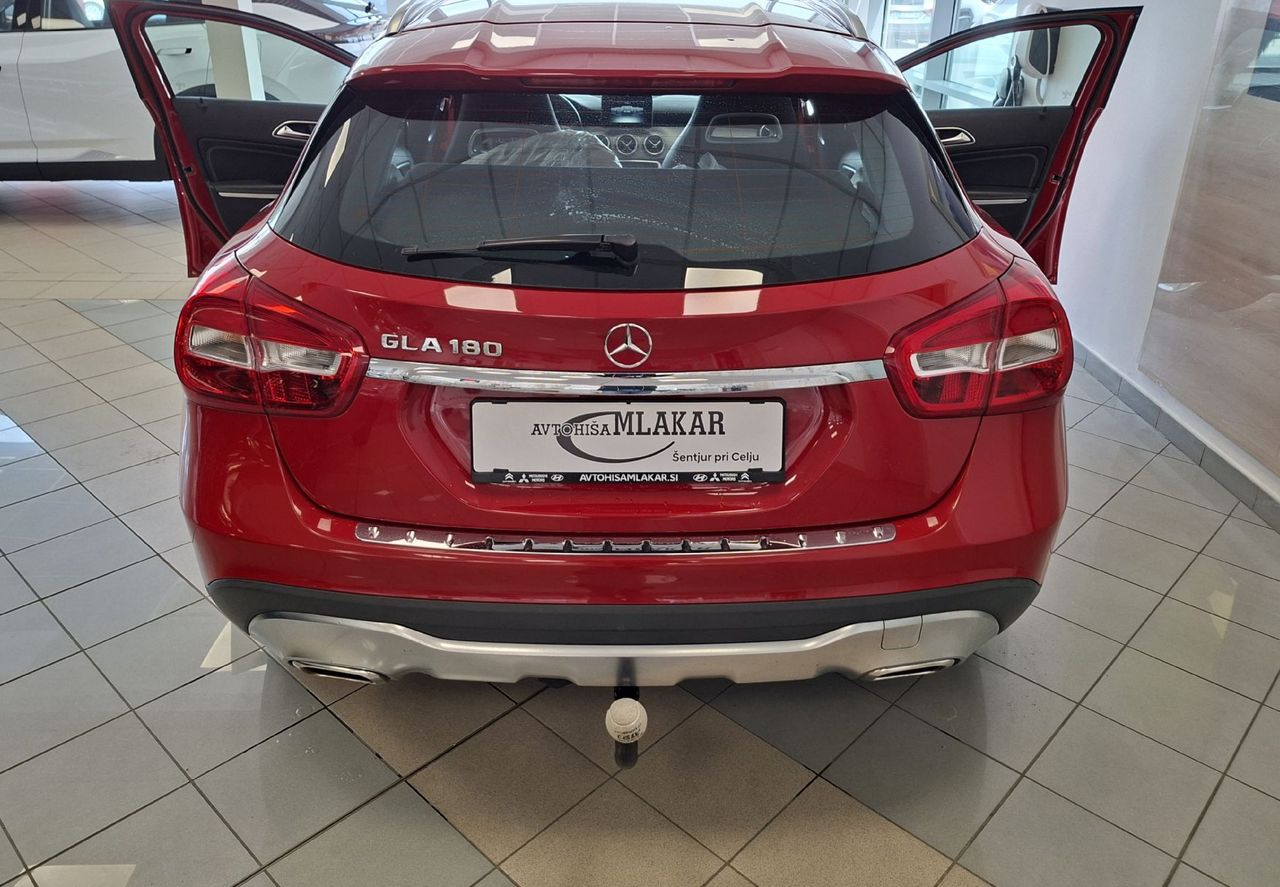 Zunanja slika - Mercedes-Benz GLA-Razred - GLA 180 URBAN - 5