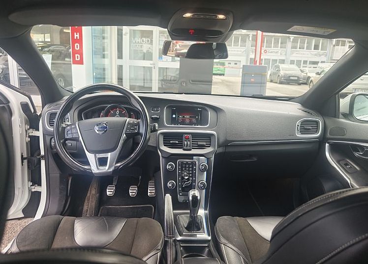 Zunanja slika - Volvo V40 - R-DESIGN 2.0 TD - 11