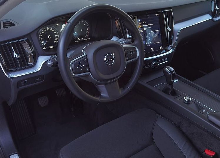 Zunanja slika - Volvo V60 - D3 Momentum FULLED•TEMP•LANE•VIRTUAL•NAVI•PDC•17C• - 5