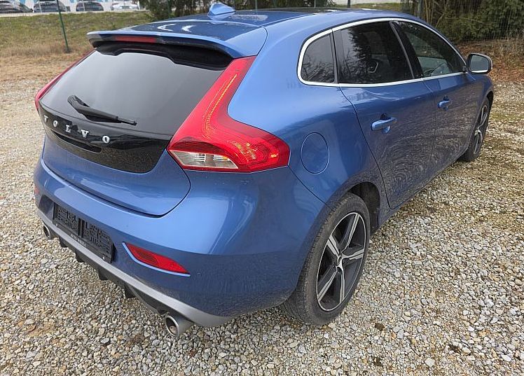 Zunanja slika - Volvo V40 - T3 A R-Design Polar+ FULLED•PANOR•GRETJE•KAMER•17C - 4