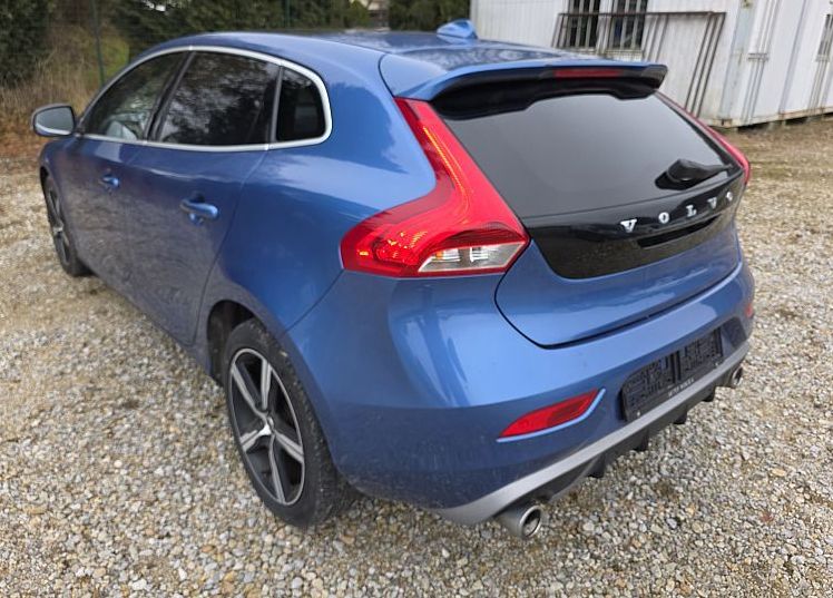 Zunanja slika - Volvo V40 - T3 A R-Design Polar+ FULLED•PANOR•GRETJE•KAMER•17C - 3