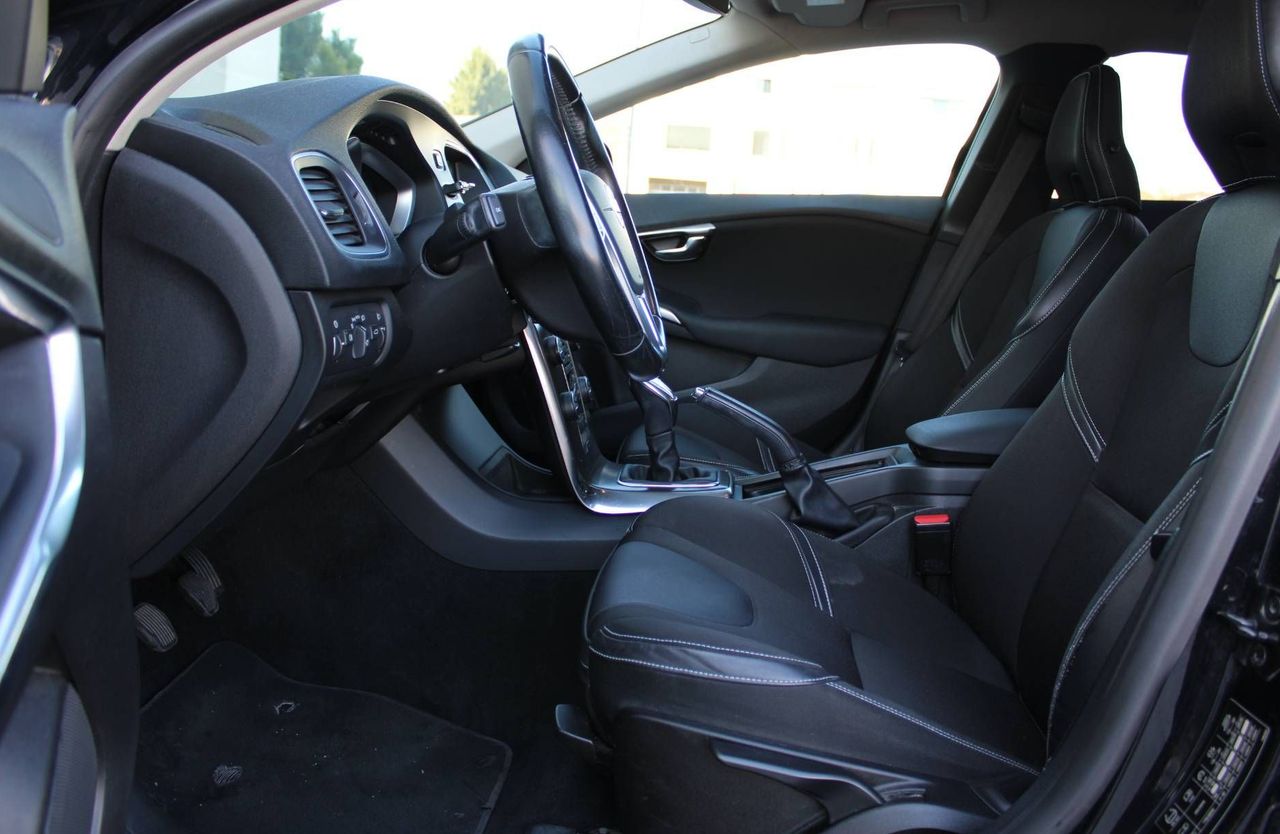 Zunanja slika - Volvo V40 - D2 Momentum PANO KAMERA NAVI PDC AVTO.KLIMA... - 6