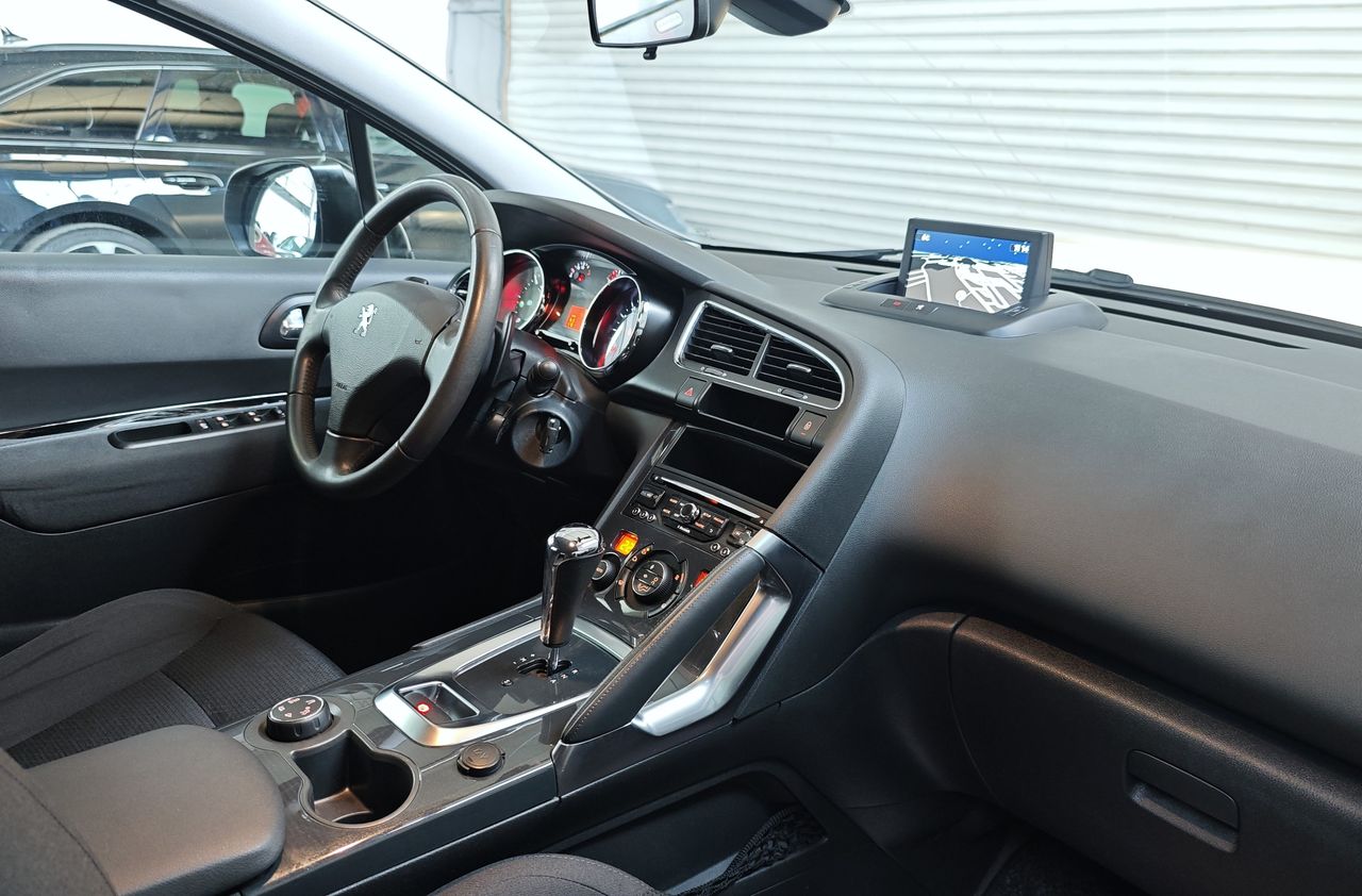 Zunanja slika - Peugeot 3008 - 1.6 e-HDi 115 Stop Start robot.r. PDC TEMP NAVI - 11