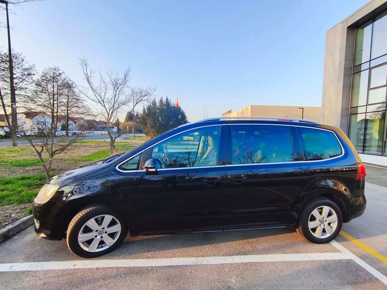 Zunanja slika - VW Sharan - 2,0 TDI BlueMotion Technology Highline DSG - 4