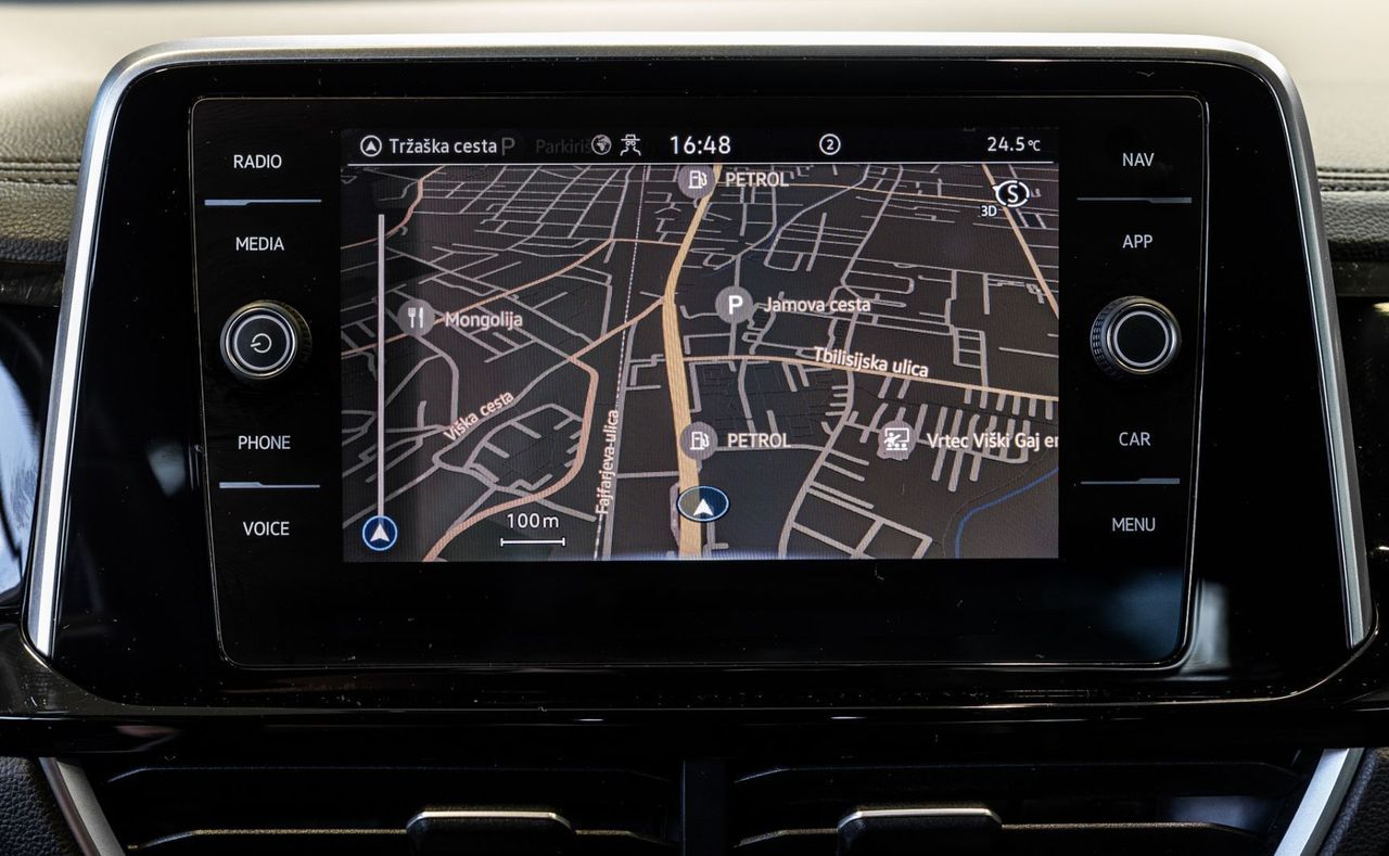 Zunanja slika - VW T-Roc - R LINE-VIRTUAL-RADAR-KEYLESS-MEMORY-NAVI-LED-LANE - 18