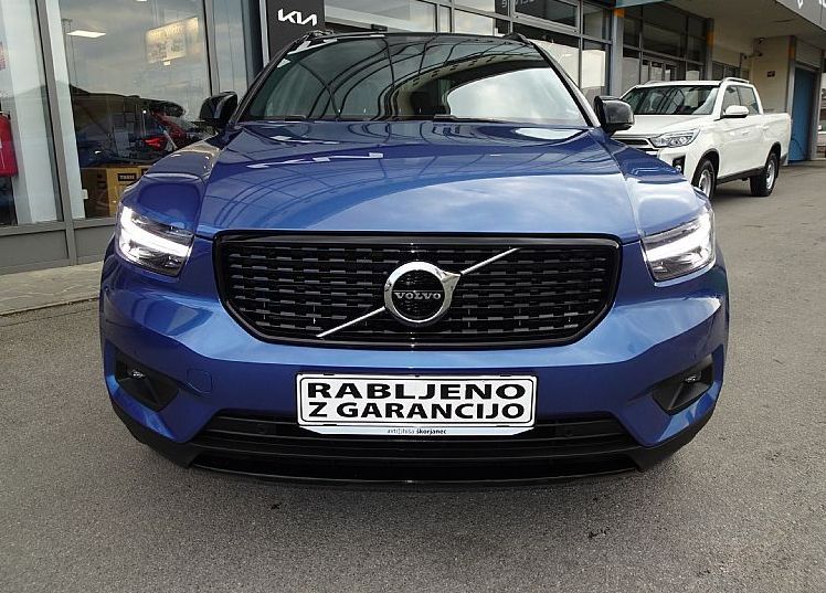 Zunanja slika - Volvo XC40 - D3 A AWD R-Design ODLIČNO OHRANJEN - 2